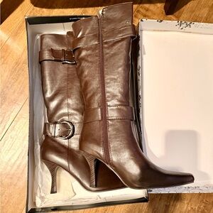 NEW CL by Laundry Brown Knee Boots | Size 9M | Chic Fall Style